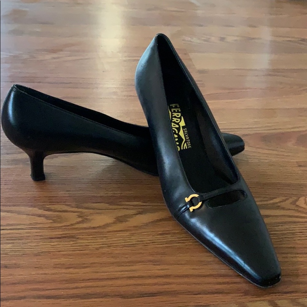 Salvatore Ferragamo logo  leather kitten heels